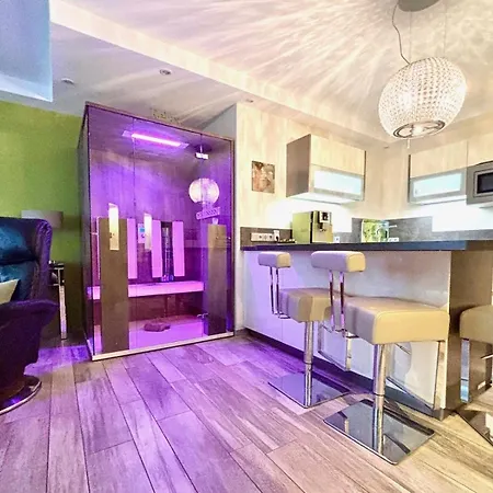 Daire Luxus-ferienwohnung Mit Infrarot-sauna, Massagesessel, Terrasse & Strandnaehe In *
