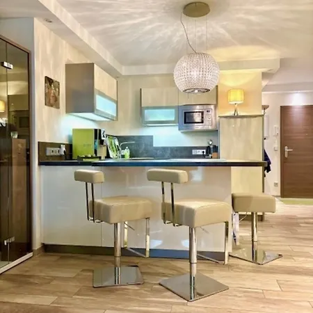 Luxus-ferienwohnung Mit Infrarot-sauna, Massagesessel, Terrasse & Strandnaehe In Zingst