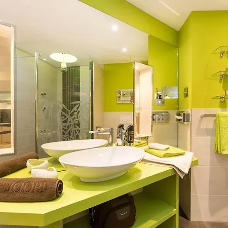 Daire Luxus-ferienwohnung Mit Infrarot-sauna, Massagesessel, Terrasse & Strandnaehe In