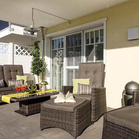 Daire Luxus-ferienwohnung Mit Infrarot-sauna, Massagesessel, Terrasse & Strandnaehe In *
